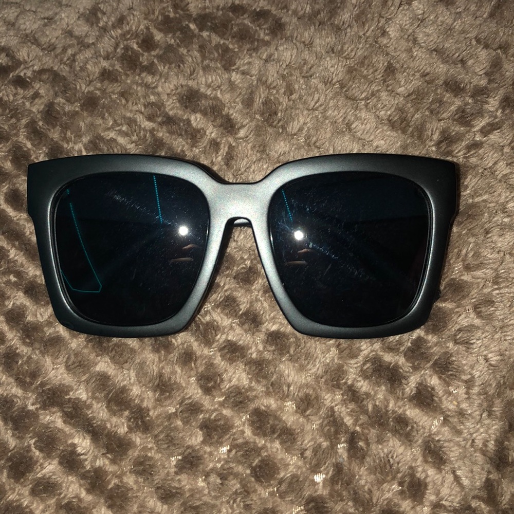 Sunglasses - Picture 3 of 8